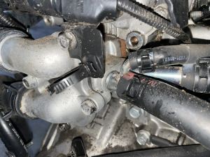 25620 26870 HYUNDAİ GETZ ERA BENZİNLİ TERMOSTAT GÖVDESİ ÇIKMA